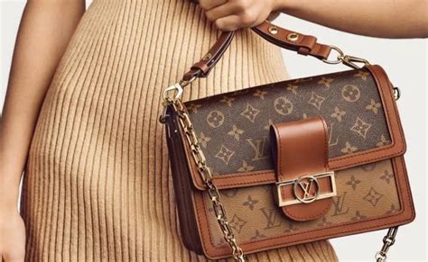 giá túi lv auth|15 cách phân biệt túi Louis Vuitton chính hãng chuẩn nhất.